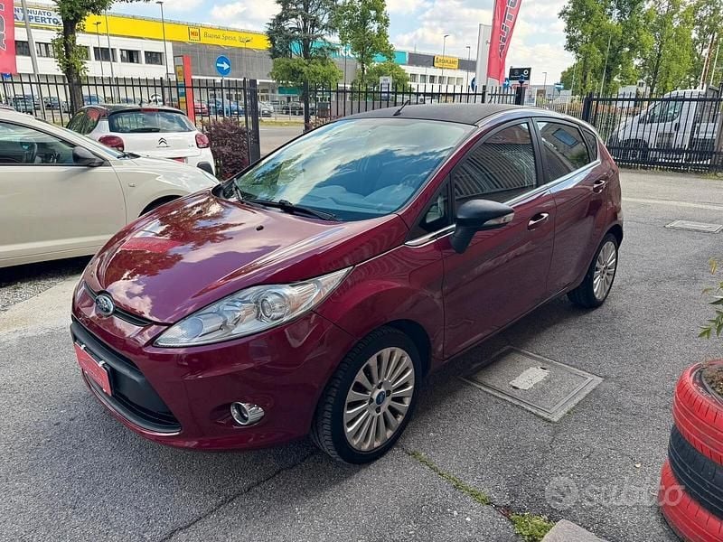 Usata Ford Fiesta Titanium 71 CV (52 kW) 2011 Viola Berlina
