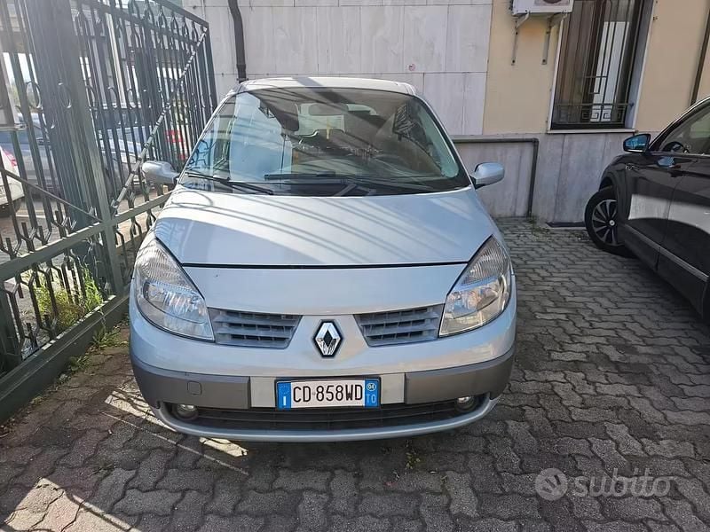 Usata Renault Scénic II Authentique 111 CV (81 kW) 2004 Grigio Monovolume