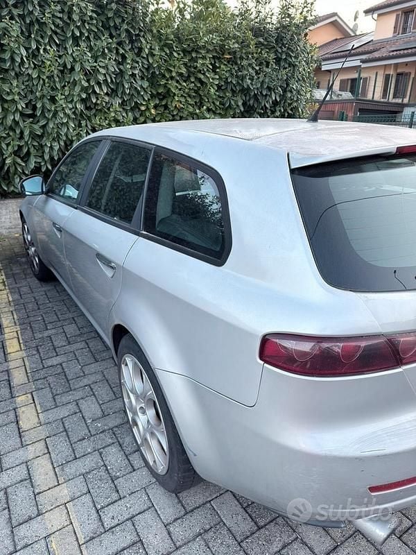 Usata Alfa Romeo 159 Distinctive 150 CV (110 kW) 2007 Grigio Station wagon