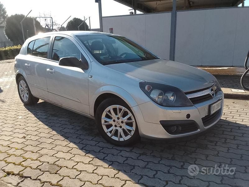 Usata Opel Astra 2006 Grigio Berlina