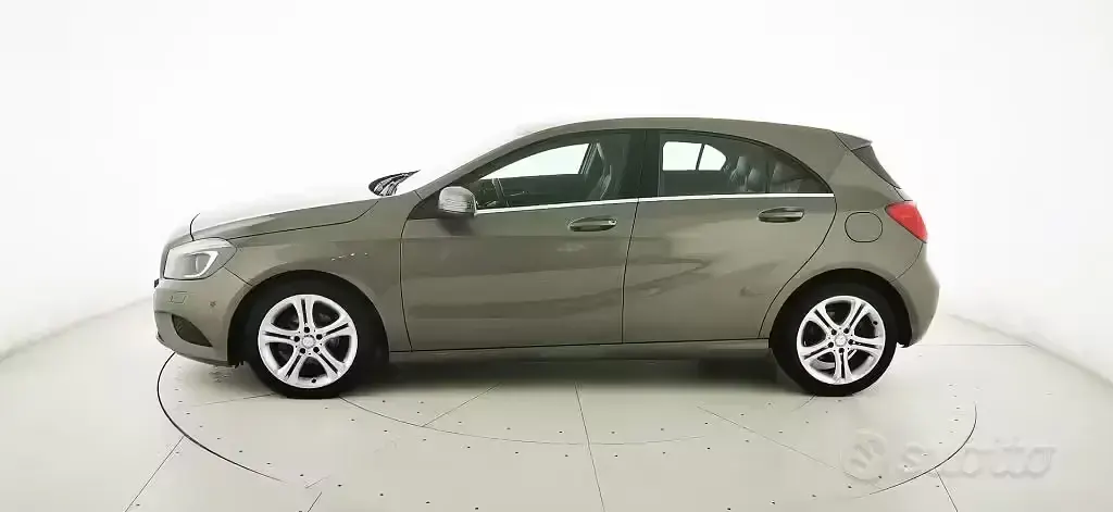 Usata Mercedes A180 109 CV (80 kW) 2013 Grigio Berlina