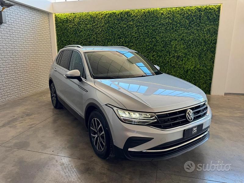 Usata VW Tiguan Life 122 CV (89 kW) 2021 Argento metallizzato SUV