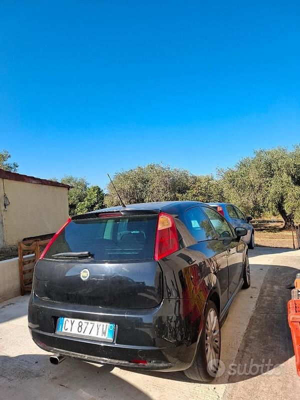 Usata Fiat Grande Punto 120 CV (88 kW) 2010 Nero Utilitaria