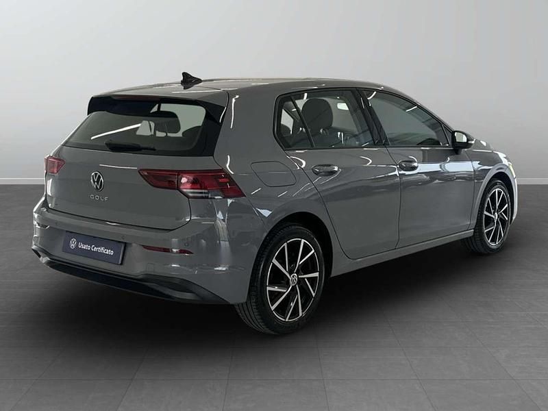 Usata VW Golf VIII Life 116 CV (85 kW) 2022 Moonstone grey Berlina