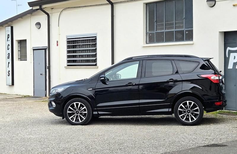 Usata Ford Kuga ST-Line 120 CV (88 kW) 2018 Nero SUV