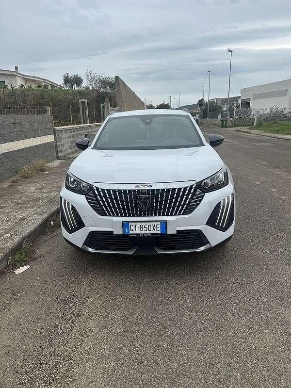 Usata Peugeot 2008 Allure 131 CV (96 kW) 2024 SUV