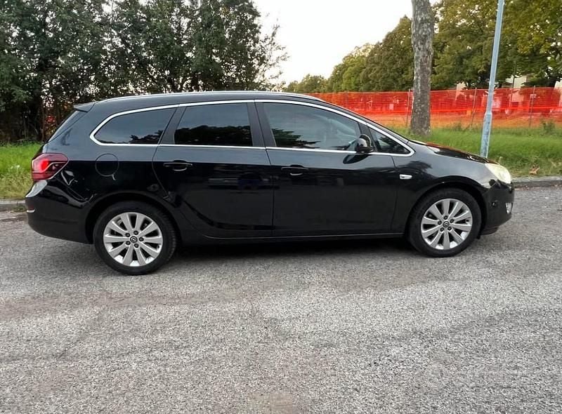 Nero Usata 2012 Opel Astra Station wagon | 2800 € (Super prezzo) - Immagine 1/4