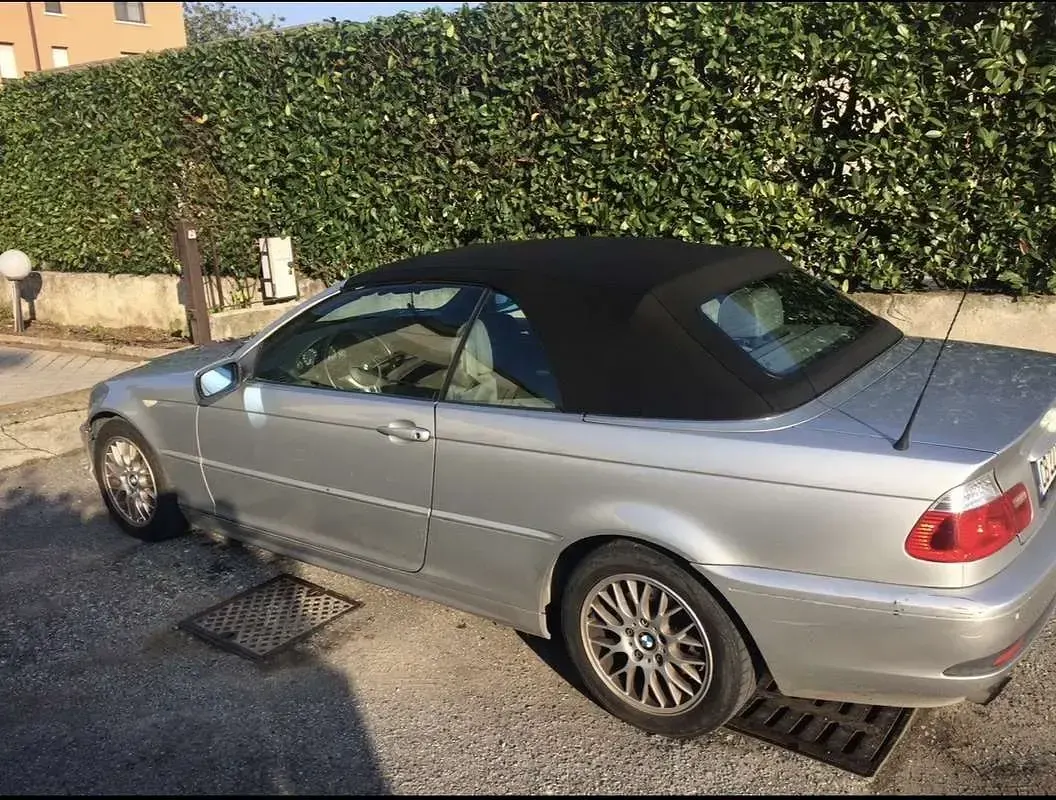 Usata BMW 320 Cabriolet Efficient Dynamics 170 CV (125 kW) 2004 Argento Cabrio