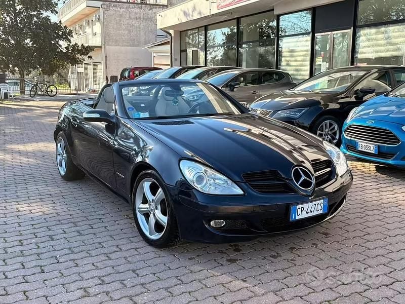 Usata Mercedes SLK200 163 CV (119 kW) 2004 Blu Cabrio