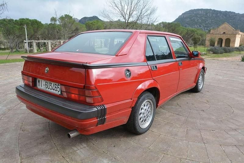 Usata Alfa Romeo 75 Quadrifoglio Verde 165 CV (121 kW) 1991 Rosso Berlina
