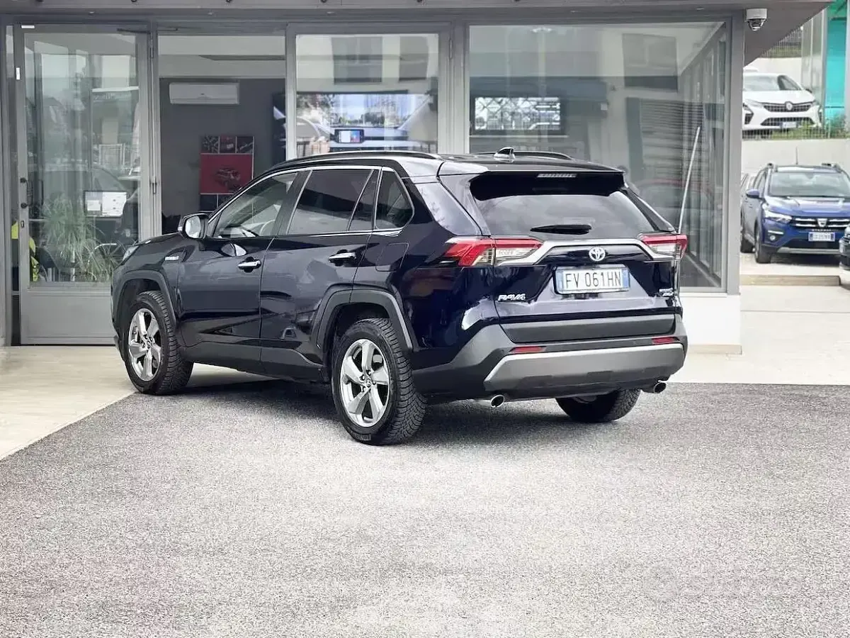 Usata Toyota RAV4 Hybrid 178 CV (130 kW) 2019 Blu/azzurro SUV