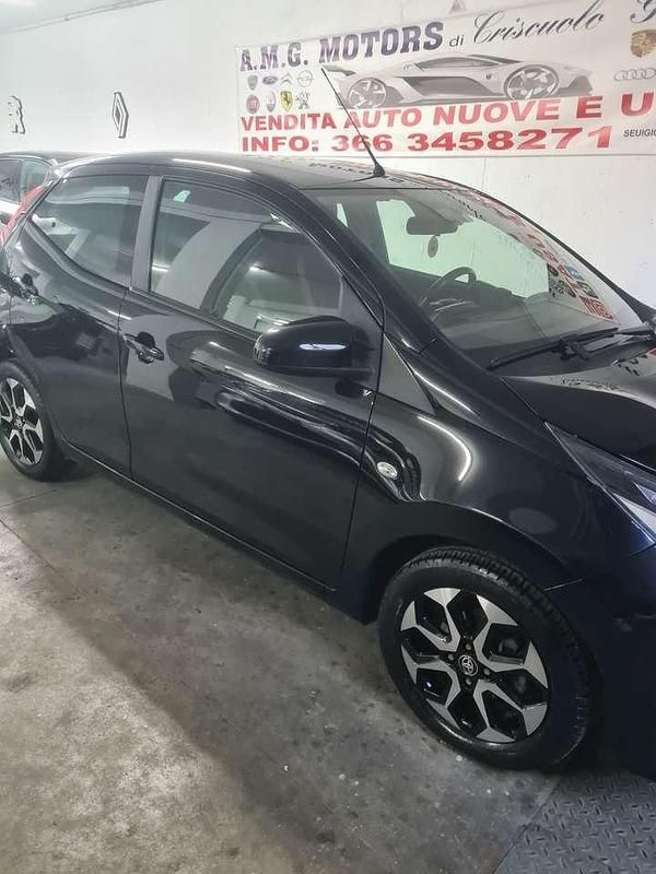 Usata Toyota Aygo 72 CV (52 kW) 2021 Nero Utilitaria