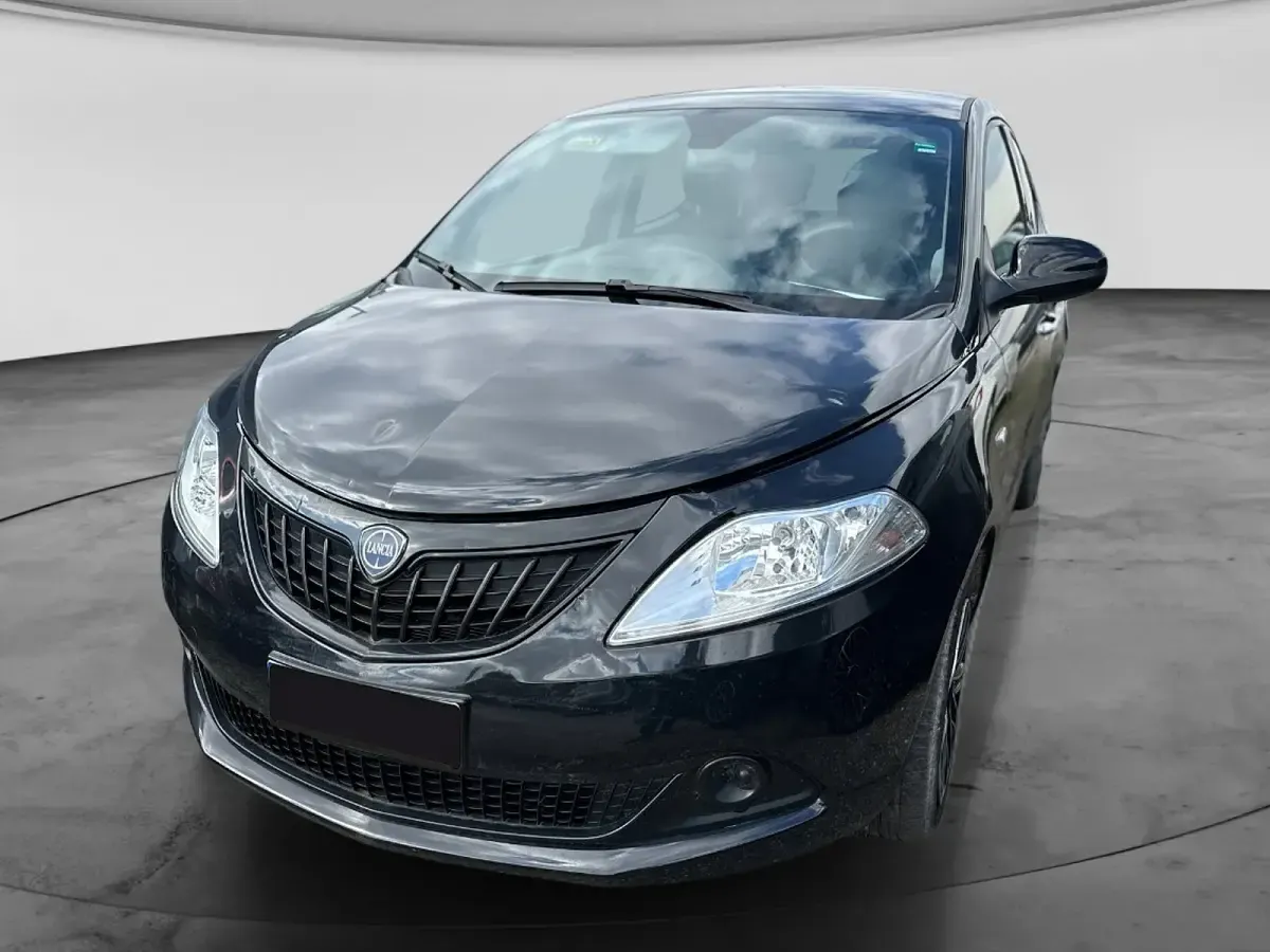 Usata Lancia Ypsilon Silver 70 CV (51 kW) 2023 Nero Utilitaria