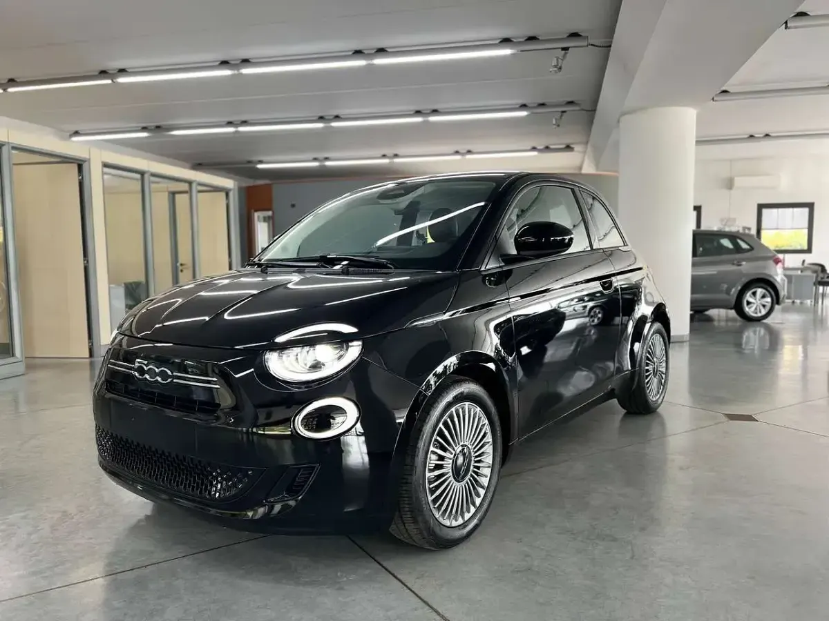 Nuova Fiat 500 65 CV (47 kW) 2025 Nero Utilitaria