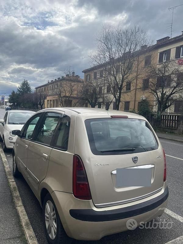 Usata Lancia Musa 90 CV (66 kW) 2004 Marrone Monovolume