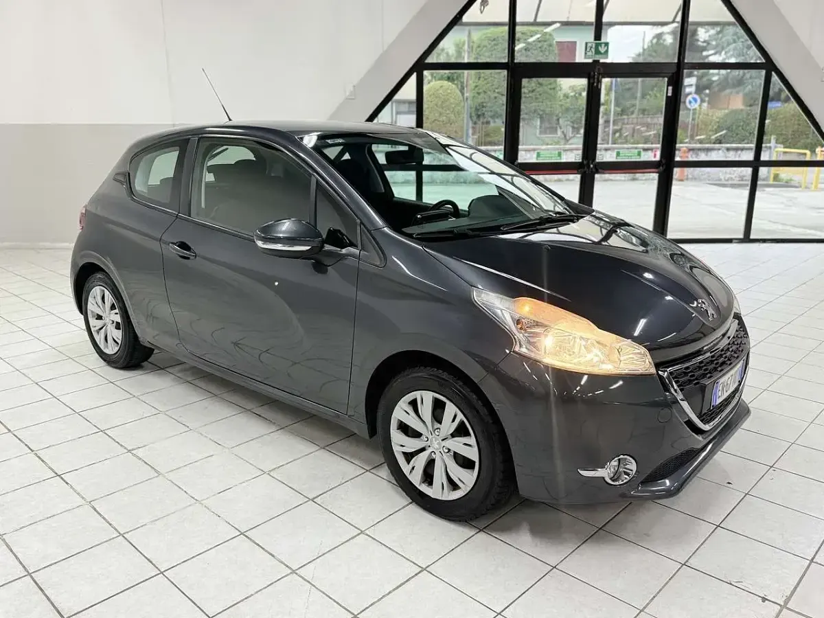 Usata Peugeot 208 Access 82 CV (60 kW) 2012 Grigio Utilitaria