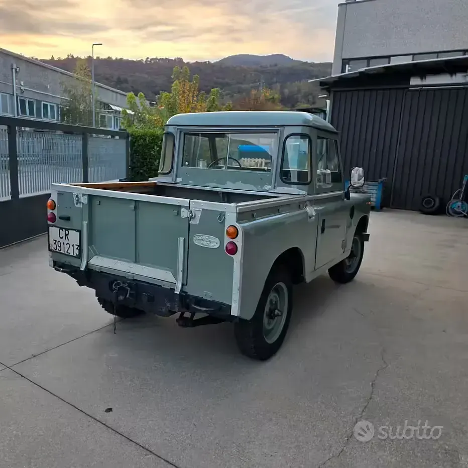 Usata Land Rover Defender 68 CV (50 kW) 1988 SUV