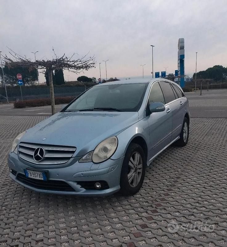 Usata Mercedes R320 224 CV (164 kW) 2008 Grigio Monovolume