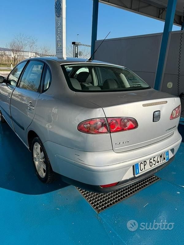 Usata 2004 Seat Cordoba Tre volumi | 790 € - Immagine 1/4