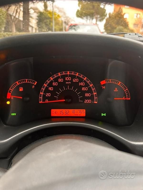 Usata Fiat Punto Active 60 CV (44 kW) 2009 Bianco Utilitaria