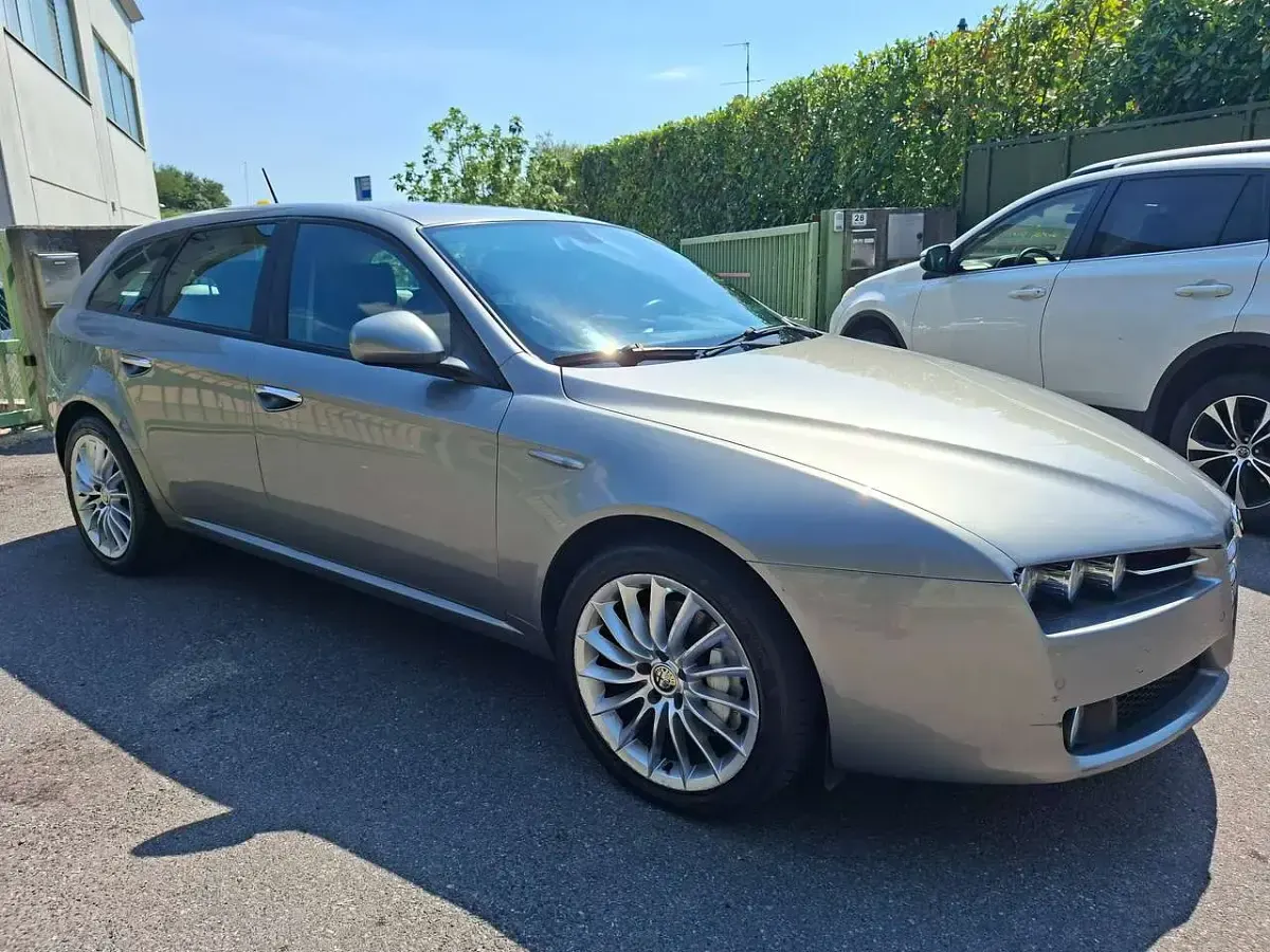 Usata Alfa Romeo 159 200 CV (147 kW) 2010 Beige Station wagon