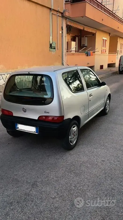 Käytetty Fiat 600 54 HP (39 kW) 2009 Harmaa Viistoperä
