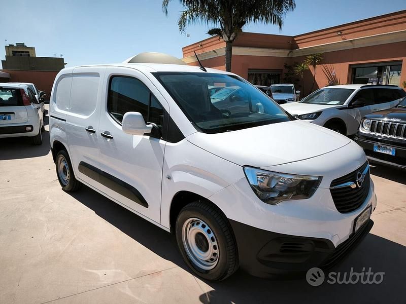 Usata Opel Combo 101 CV (74 kW) 2021 Bianco Monovolume