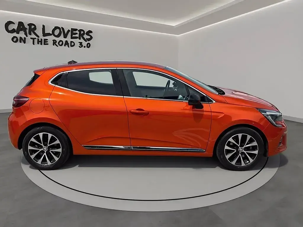 Usata Renault Clio V Techno 145 CV (106 kW) 2023 Arancione Utilitaria