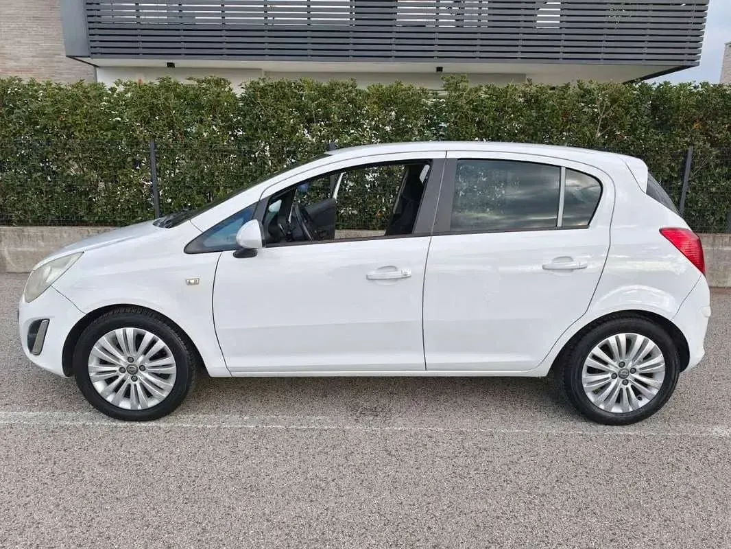 Usata Opel Corsa 86 CV (63 kW) 2012 Bianco Utilitaria