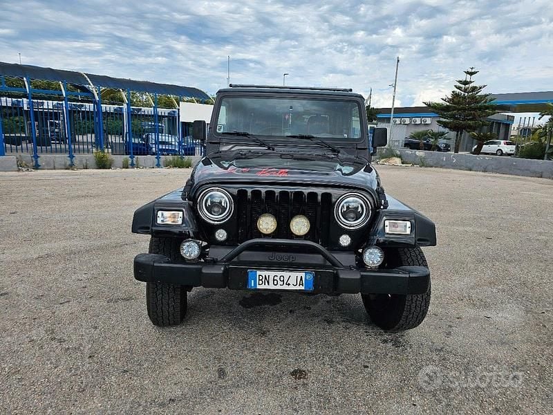 Usata Jeep Wrangler Sport 118 CV (86 kW) 2001 Nero SUV