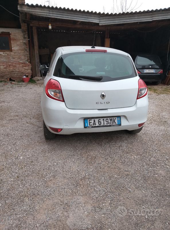 Usata Renault Clio II 75 CV (55 kW) 2010 Bianco Utilitaria
