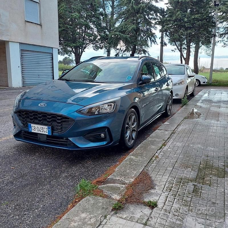 Usata Ford Focus ST-Line 120 CV (88 kW) 2019 Blu Station wagon
