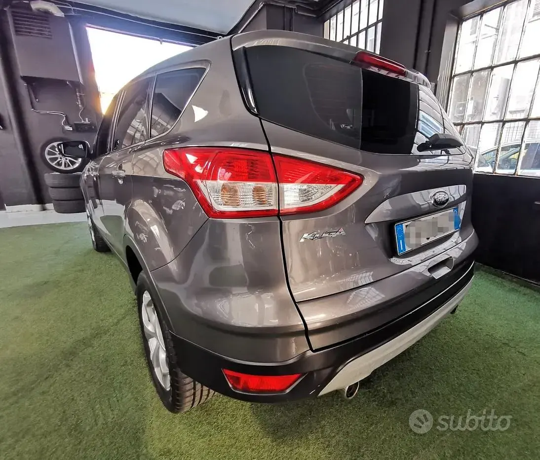 Usata Ford Kuga Titanium 140 CV (102 kW) 2014 Grigio SUV