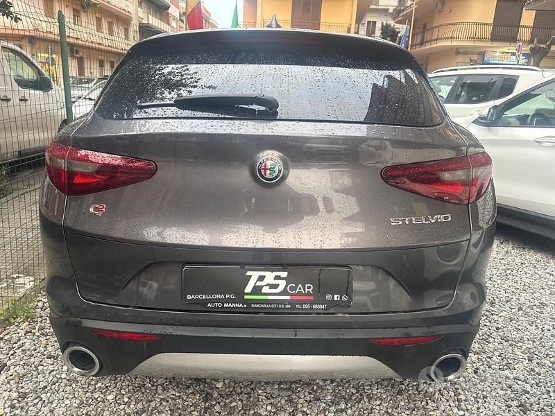 Usata Alfa Romeo Stelvio Business 209 CV (153 kW) 2017 Grigio SUV