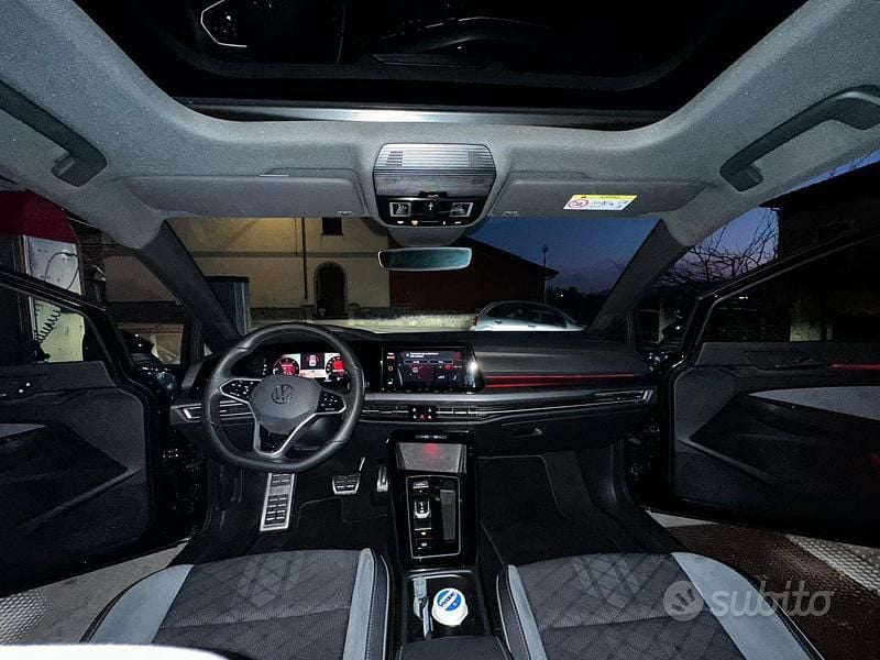 Usata VW Golf VIII R-line 150 CV (110 kW) 2025 Nero Berlina
