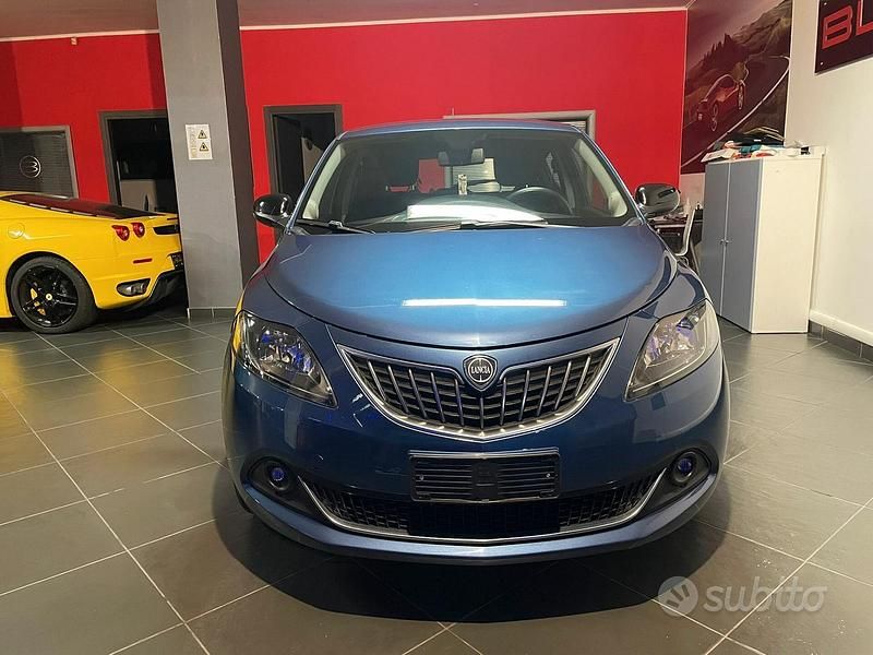 Usata Lancia Ypsilon Gold 70 CV (51 kW) 2022 Blu Utilitaria