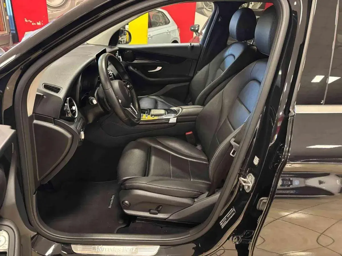 Usata Mercedes GLC200 Executive 163 CV (119 kW) 2021 Nero SUV
