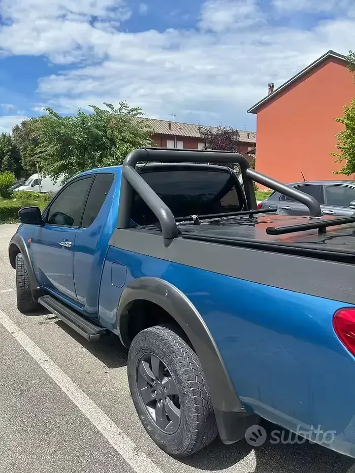 Usata Mitsubishi L200 136 CV (100 kW) 2006 Blu Pick-up