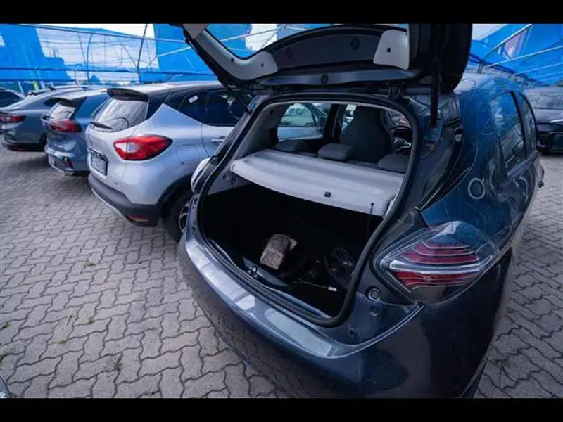 Usata Renault Zoe Zen 80 kW (109 CV) 2020 Grigio chiaro Utilitaria