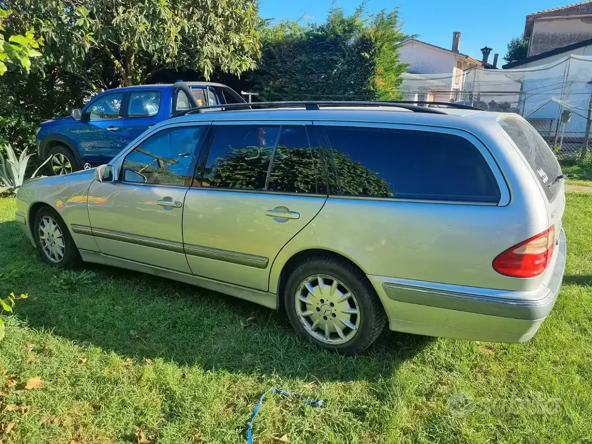 Usata Mercedes E270 170 CV (125 kW) 2002 Grigio Station wagon