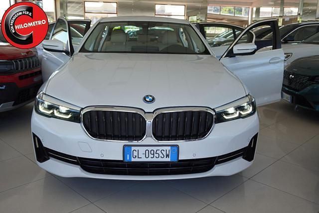 Usata BMW 530e Efficient Dynamics 184 CV (135 kW) 2022 Bianco Berlina