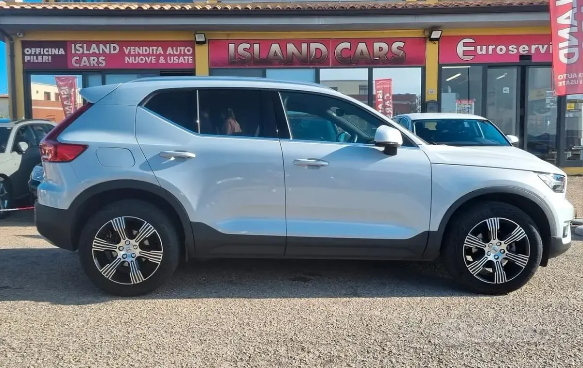 Usata Volvo XC40 Momentum 163 CV (119 kW) 2021 Grigio SUV