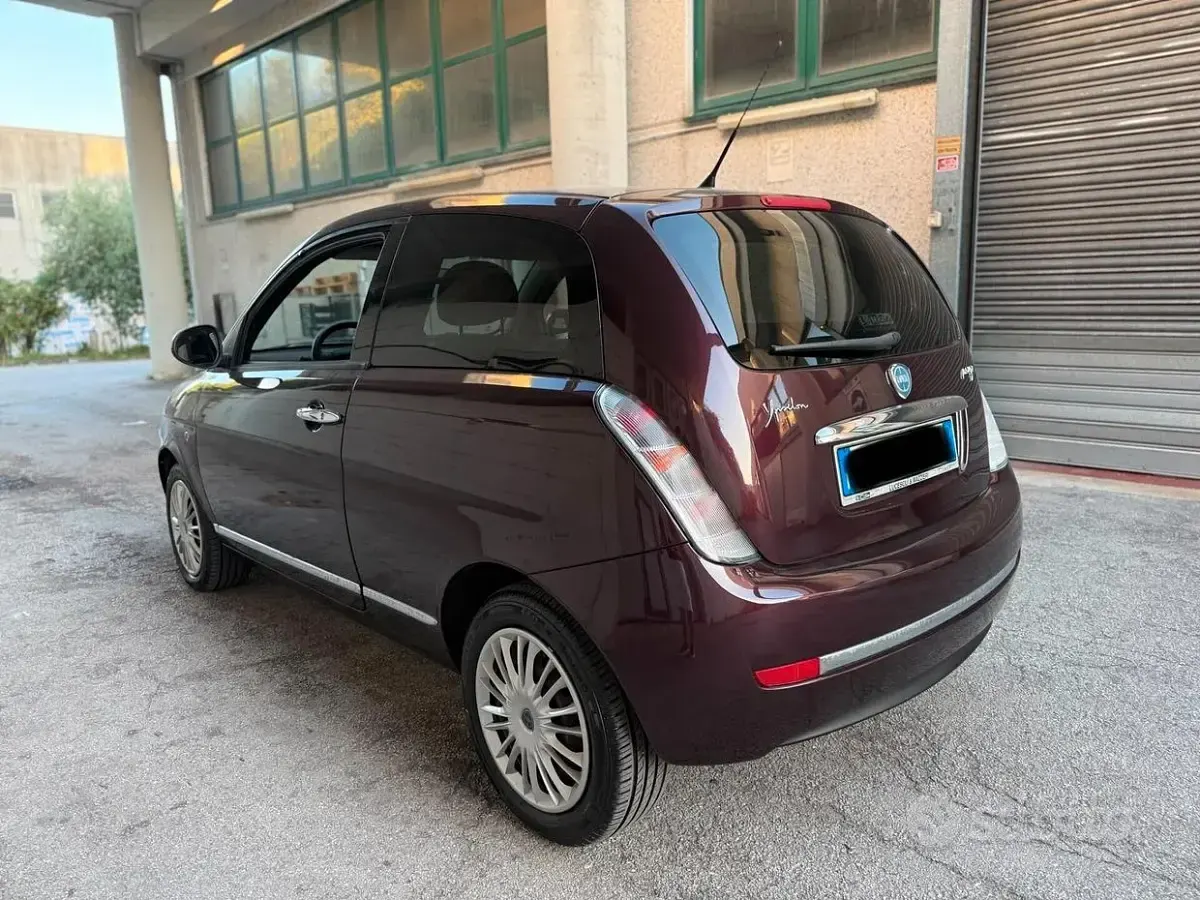 Usata Lancia Ypsilon 75 CV (55 kW) 2009 Viola Utilitaria
