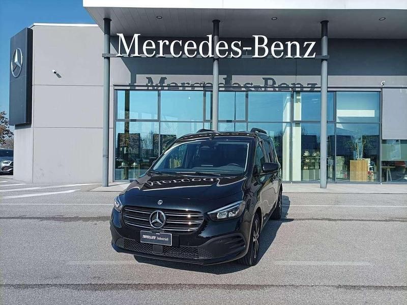 Usata Mercedes 180 Premium 116 CV (85 kW) 2023 Nero loparite met. Berlina