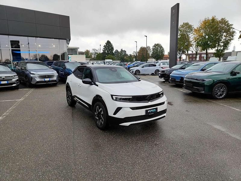 Nuova Opel Mokka 145 CV (106 kW) 2025 Arktis whitetetto nero SUV