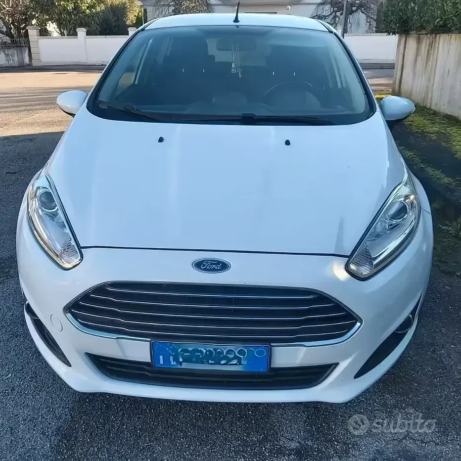 Usata Ford Fiesta 95 CV (69 kW) 2016 Bianco Utilitaria