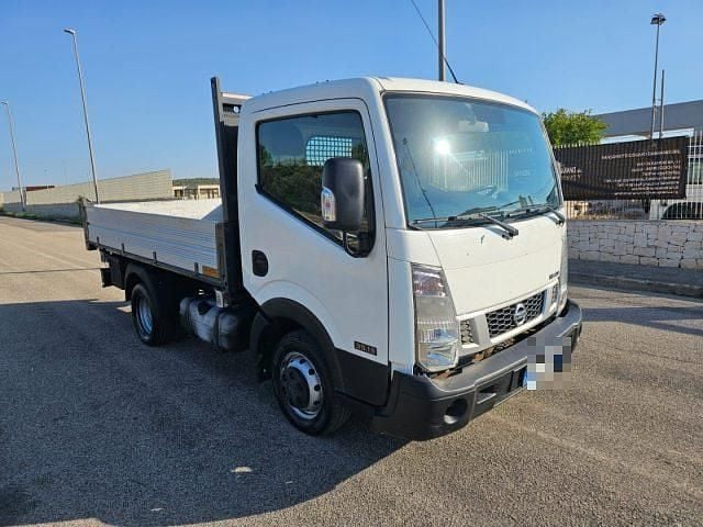 Usata Nissan Cabstar 130 CV (95 kW) 2018 Bianco Pick-up