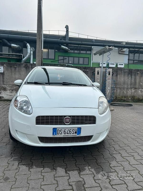 Usata Fiat Grande Punto 75 CV (55 kW) 2008 Bianco Utilitaria