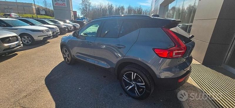 Usata Volvo XC40 Momentum 163 CV (119 kW) 2022 Grigio SUV