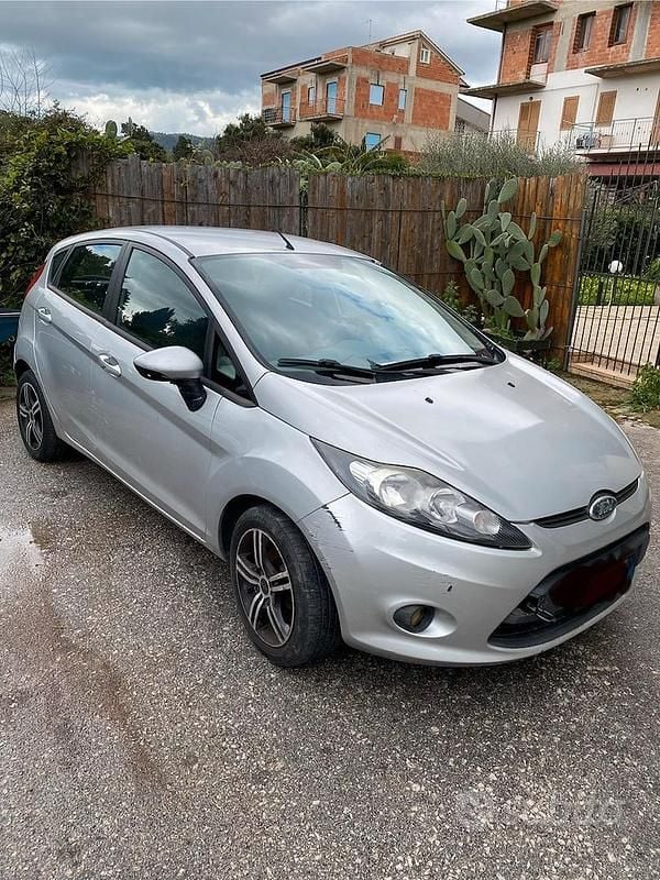 Usata Ford Fiesta 2009 Grigio Berlina